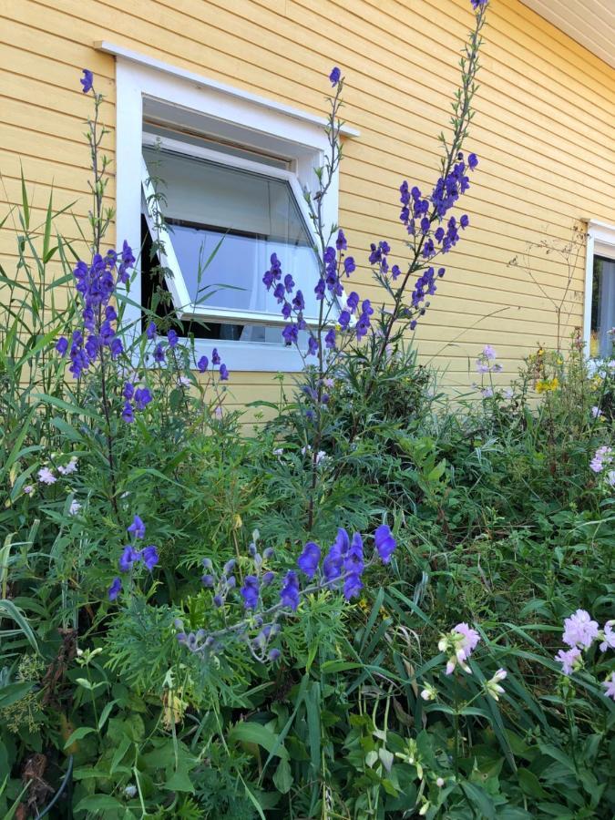 Den Gule Huset Apartment Lyngdal Exterior photo